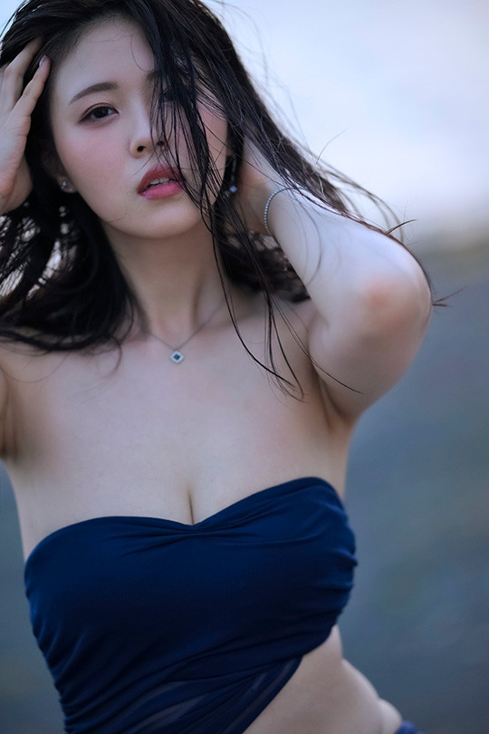 「巨乳原石美人妻」诱惑出道,「透明又纯白的火辣胴体」太吸睛!