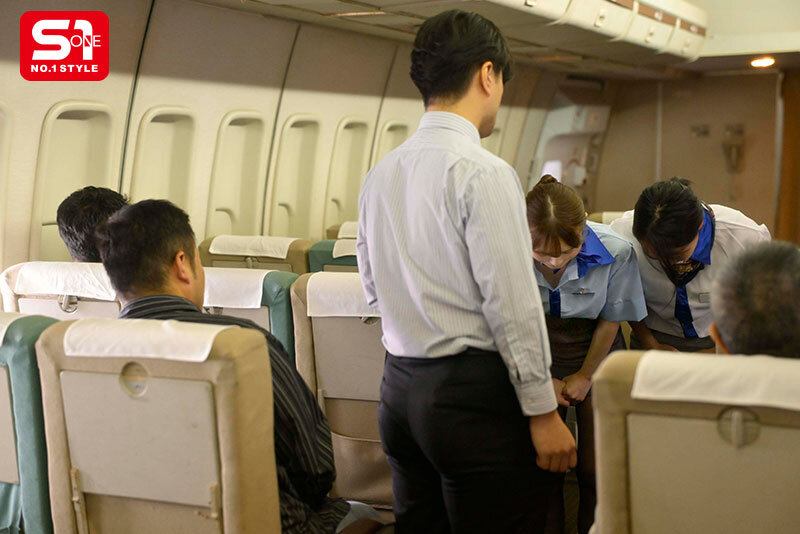 要给头等舱VIP特殊服务的「超美乳空姐」,被用遥控器狂爽翻!