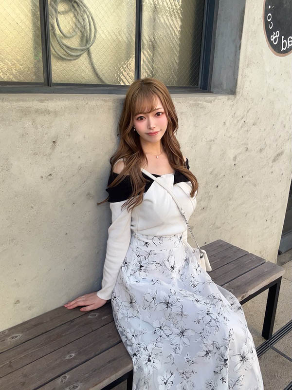 热爱美食和美酒的「25岁美乳人妻」出道,超肉食「对舒服SEX毫无抵抗力」!
